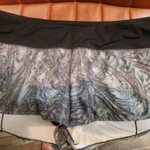 Lululemon Hotty Hot size 14 2.5 inch shorts